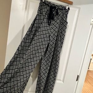 Zara Trafaluc Pant Size xs. Wide leg belted trousers.